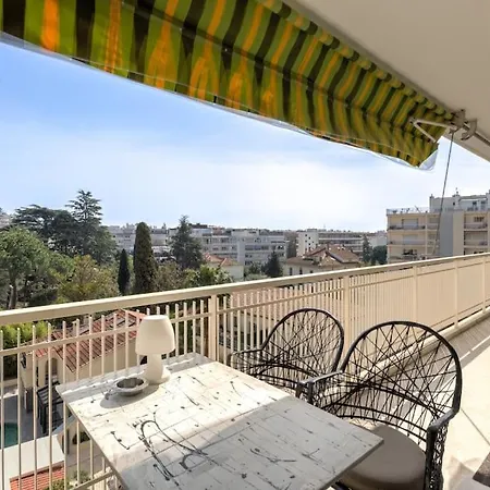 2 Pieces, Proche De La Rue D'antibes
